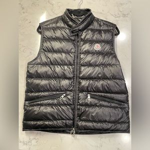 Men’s Moncler Gui Down Vest Longue Saison in Navy